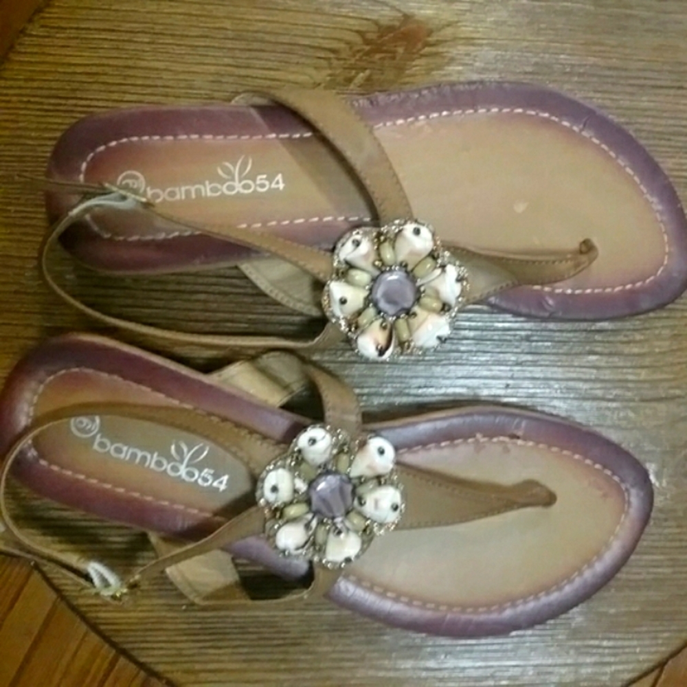 Bamboo54 sandals real shells size 9
